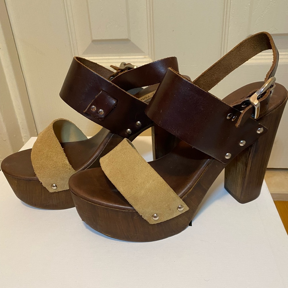 Steve Madden wooden platform sandal. Size 8